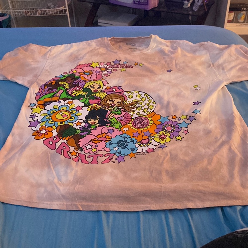 Bratz graphic top